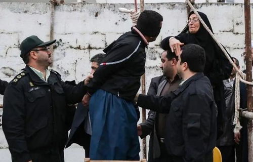 现场曝光：伊朗处决间谍前游街示众