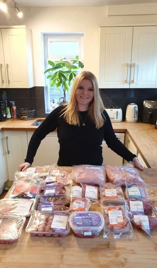 一顿饭花3600元被盯着不让拍视频