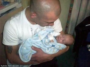 女子亲吻邻居孩子致其感染水痘