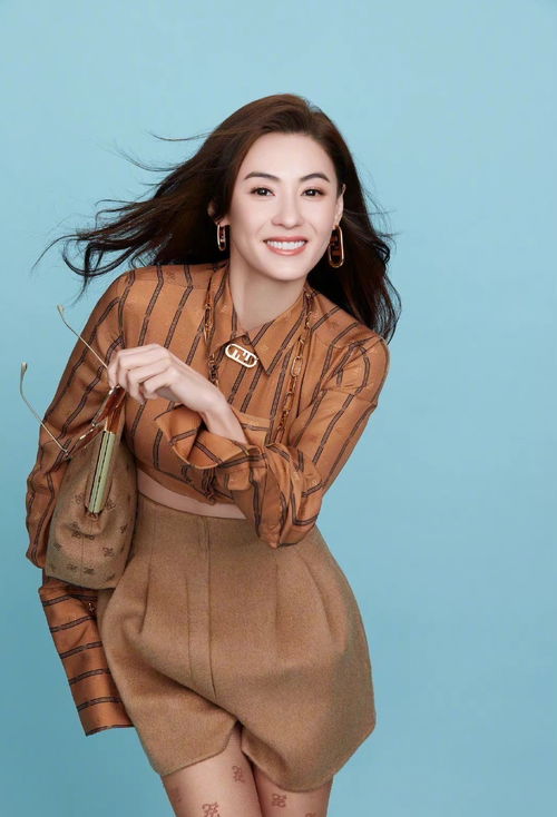 女孩街拍意外走红 神似张柏芝