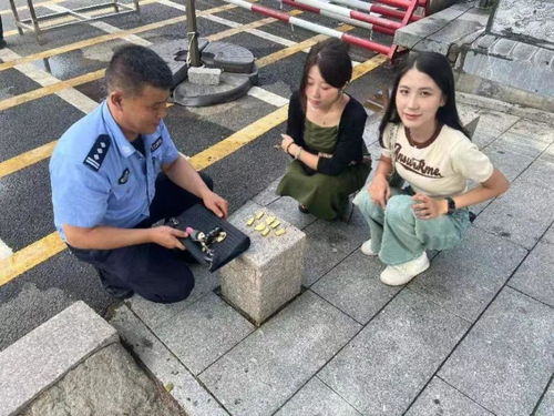 女子垃圾堆捡22个金镯价值近40万