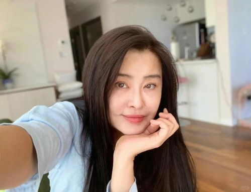 57岁王祖贤圣诞节晒出自拍照 57岁王祖贤圣诞节晒出自拍照