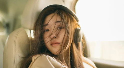 邓紫棋鼓励赵露思