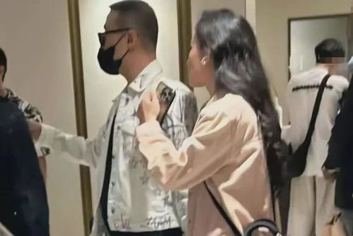 女友已和王星见面 晒牵手图