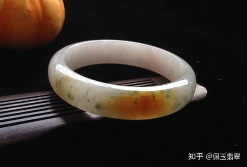 最贵的周边:哪吒金手镯