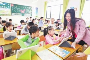 小学老师带儿子闯教室打学生被停职