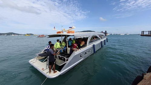 游船游客:看见船翻了 当时就哭了