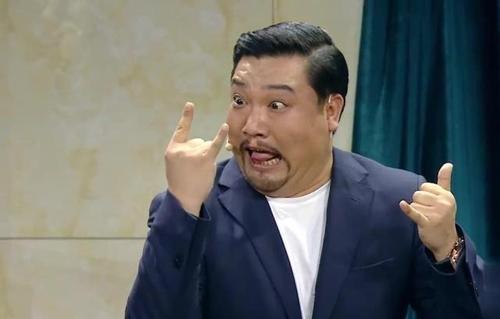 演员贾冰减肥成功瘦到脱相