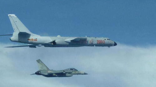 视频:歼20紧急升空 逼退外军机