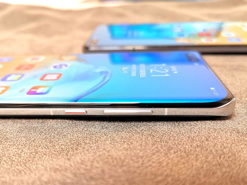 华为P40 Pro正面照曝光 双孔全面屏