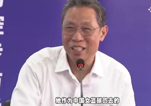 疫情防控专访活动上，钟南山谈到妻子满脸幸福笑容