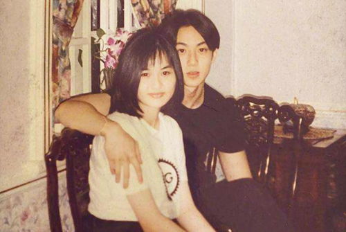 《婚前21天》曝光一组吴尊林丽吟婚纱照，两人亲密依偎，颜值高配