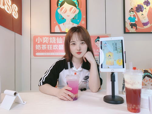 酥酥二代？小团团直播展示身材，粉丝：恰到好处的感jio！