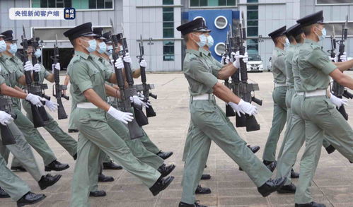 美国警察对俄罗斯记者使用催泪瓦斯
