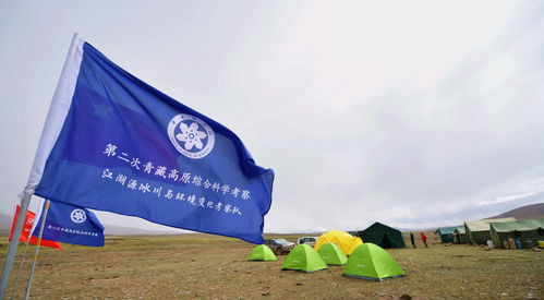 我国首次在西藏高原成功钻取百米湖芯！