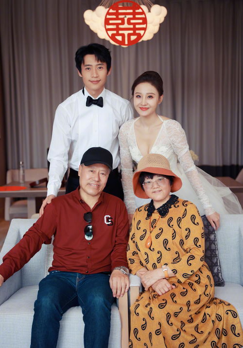 潘玮柏突发微博表示结婚，潘玮柏老婆是一名空姐