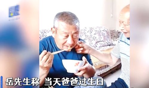 父亲第一条朋友圈献给女儿，女儿：爸爸很辛苦，独自照顾瘫痪15年的妈妈