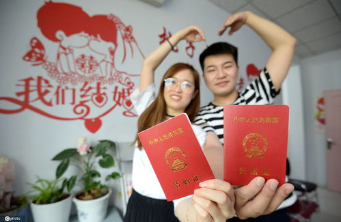 七夕排队10小时只为第一个领结婚证