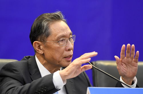 钟南山院士称疫情 今冬明春可能继续存在