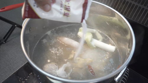 苹果也学会挂羊头卖狗肉了？iPhone12蓝色货不对板，被骂上热搜！