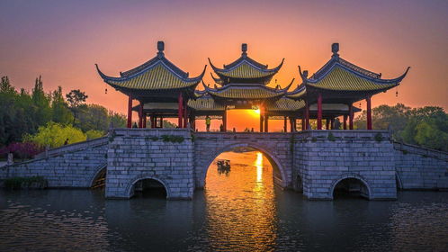 李白名句烟花三月下扬州中的烟花是指 春日美景 燃放的烟花