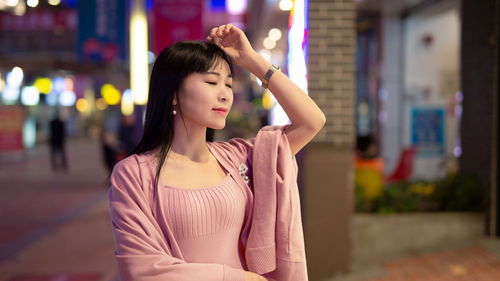 《文字玩出花》二哈和和美女帮她们心情变好通关攻略