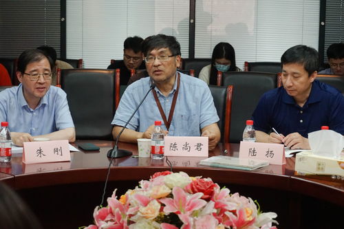 复旦大学中国语言文学系教授严锋将受邀参加“元力觉醒·新浪VR2022年度行业颁奖盛典”