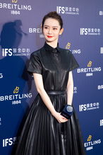 敢穿就赢了!金曲奖红毯现睡裙、赛博衣,网友:想象力就是最好的时尚单品