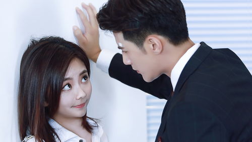 经典小说改编《埃比尼泽与无形世界》发布试玩版