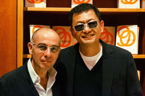 NV黄仁勋希望自己的传记片由成龙主演：他长得像我