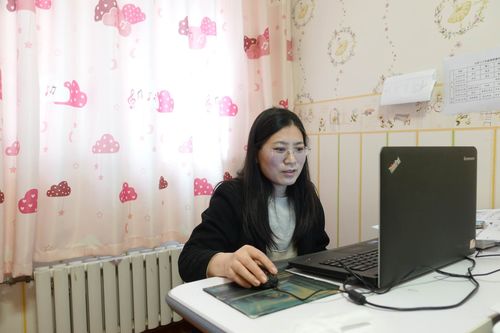 奇葩主播你见过吗？小学生直播上课被抓
