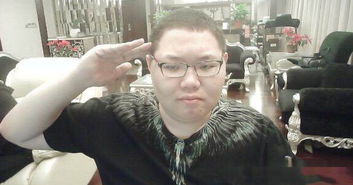 PDD熊猫TV首秀直播300W+观众 力压若风成新一哥