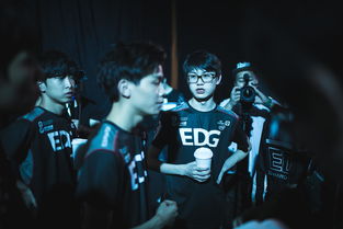 外媒编辑：最伟大的ADC是微笑 EDG和SKT五五开