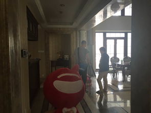 北京"直播工厂"里的女主播：住别墅 月入十万