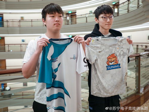 WE晒出队服集体照 粉丝：怎么穿秋衣出来了？