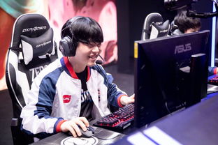 峡谷之巅VS职业选手 德杯现场上演对决