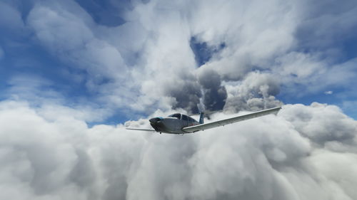 《微软飞行模拟》新演示 展示打雷闪电下雨效果