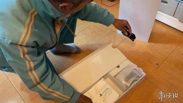 现实版“Plash Speed”？越南玩家为骗过妻子买PS5上演好戏